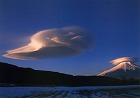 2000年 フォトコン 一般部門 入賞作品 暁の富士山と吊るし雲/東海林太四郎