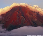 2019年 フォトコン ゴールド賞 赤富士の登山道/志村孝之